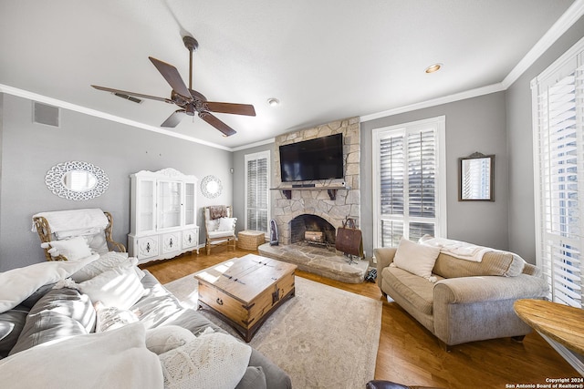 living room with ceiling fan, wood-type flooring, and crown molding