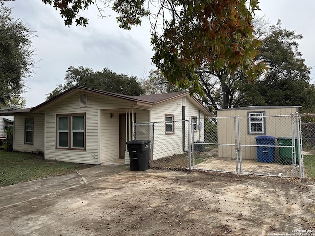 view of front of house