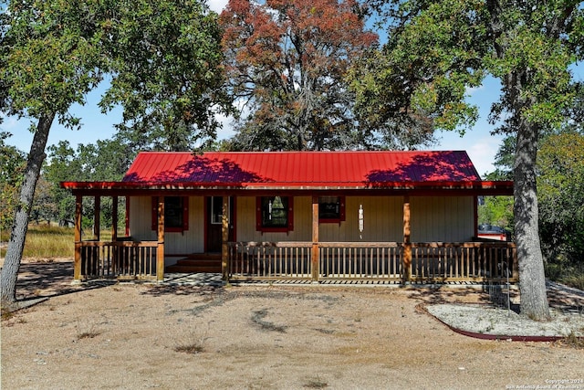 view of front facade featuring a porch