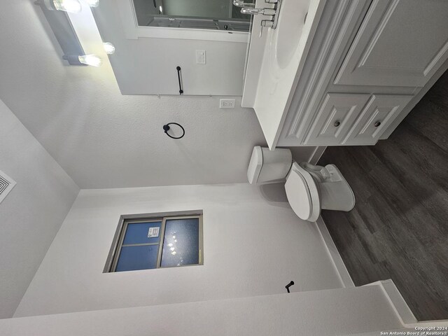 bathroom featuring toilet