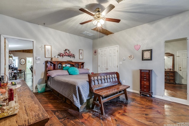 bedroom featuring ceiling fan, dark wood-type flooring, and a closet