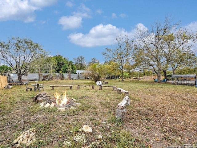 view of yard featuring an outdoor fire pit