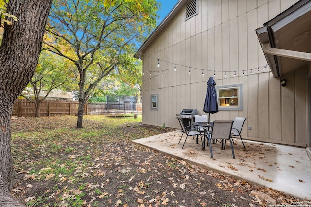 view of yard featuring a patio area