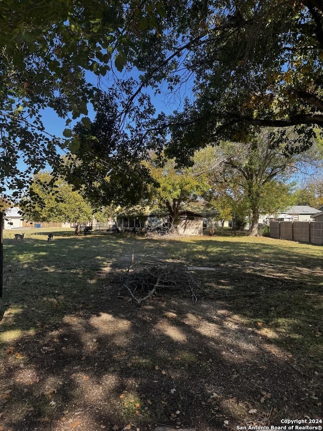 Listing photo 3 for 1052 Hayselton Ave, New Braunfels TX 78130