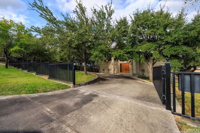 694 Scenic Cir, Pipe Creek, TX 78063 - gate with a fenced front yard