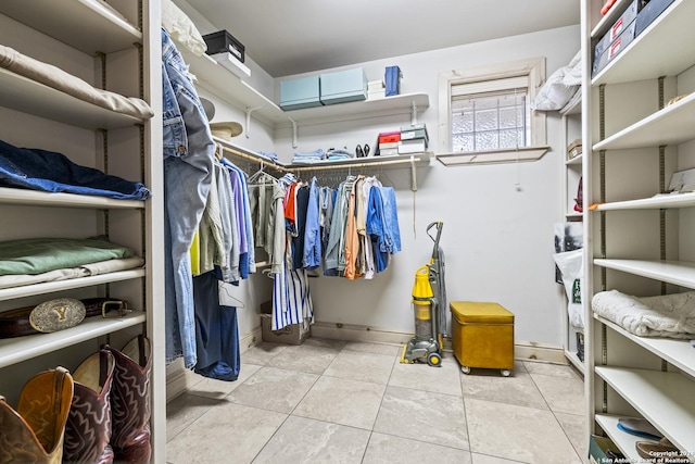 694 Scenic Cir, Pipe Creek, TX 78063 - walk in closet featuring tile patterned flooring
