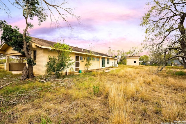 view of back house at dusk