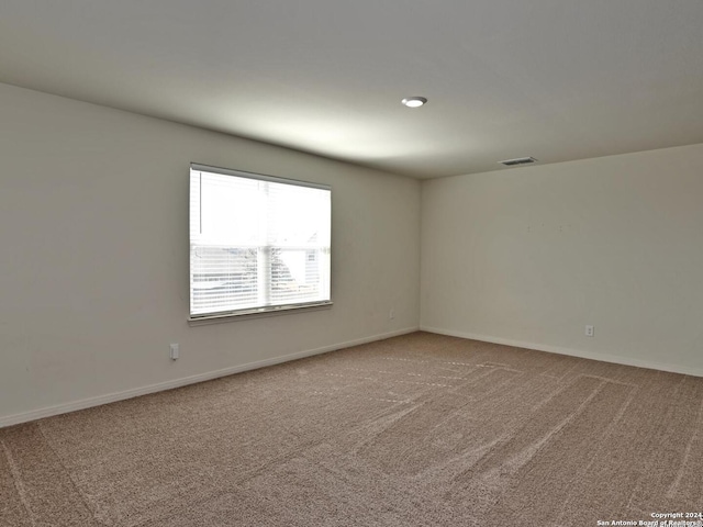 unfurnished room with carpet