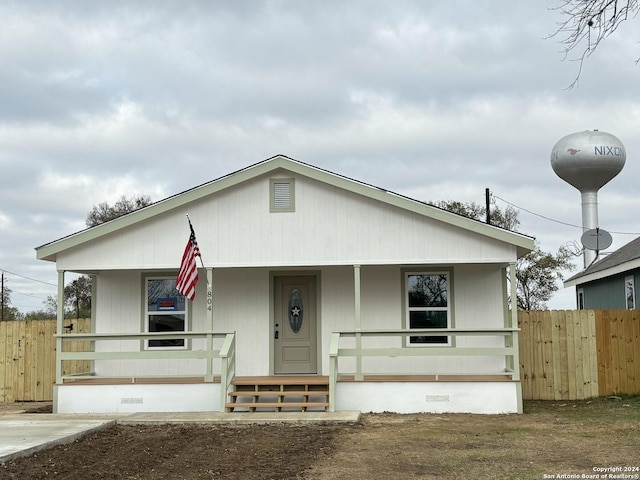 view of front of property featuring a porch