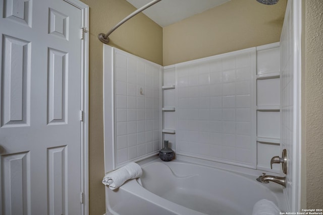 bathroom featuring shower / bathtub combination