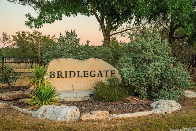 view of community / neighborhood sign