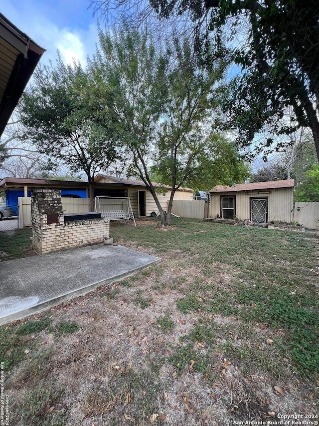 view of yard with a patio