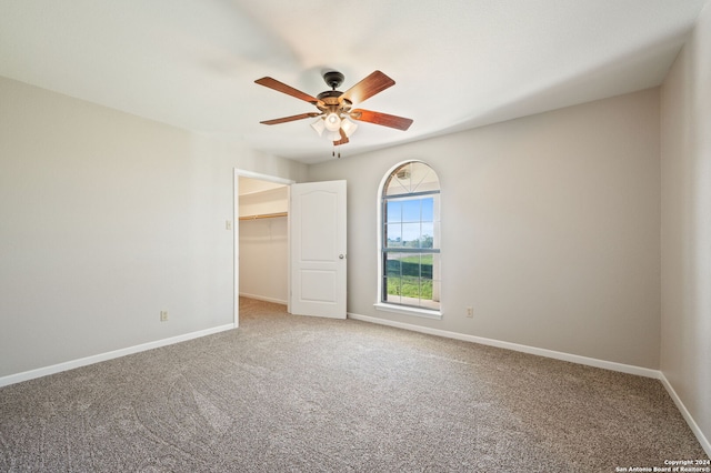 carpeted empty room featuring ceiling fan