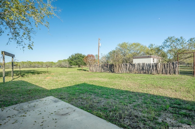 view of yard featuring a patio