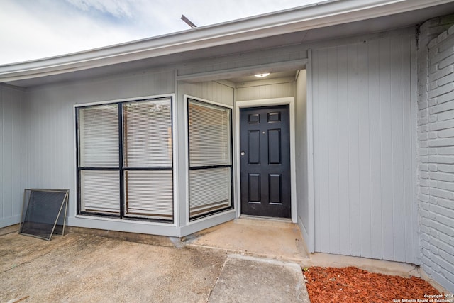 doorway to property featuring a patio area