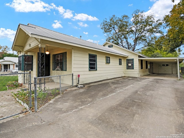 view of front facade featuring a carport