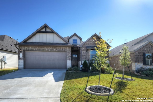 view of front facade featuring a front yard and a garage