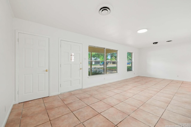 empty room featuring light tile patterned flooring