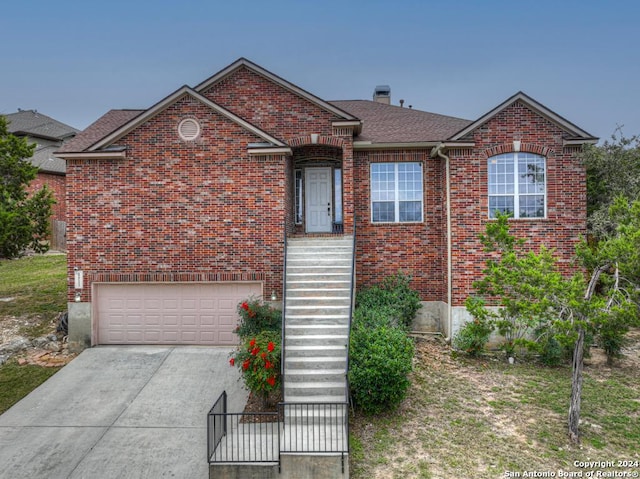 view of front facade featuring a garage