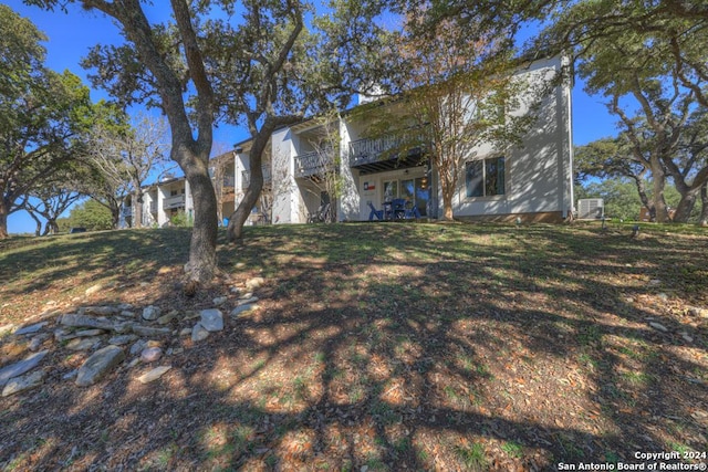 view of front of home with a front yard