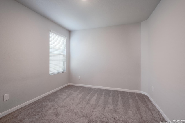 spare room with carpet flooring