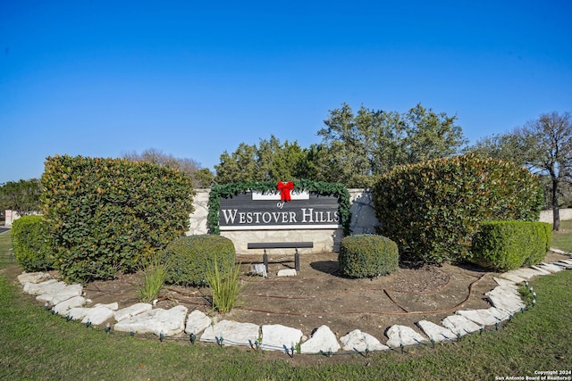 view of community / neighborhood sign