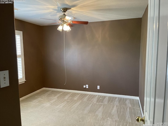 unfurnished room with light carpet and ceiling fan