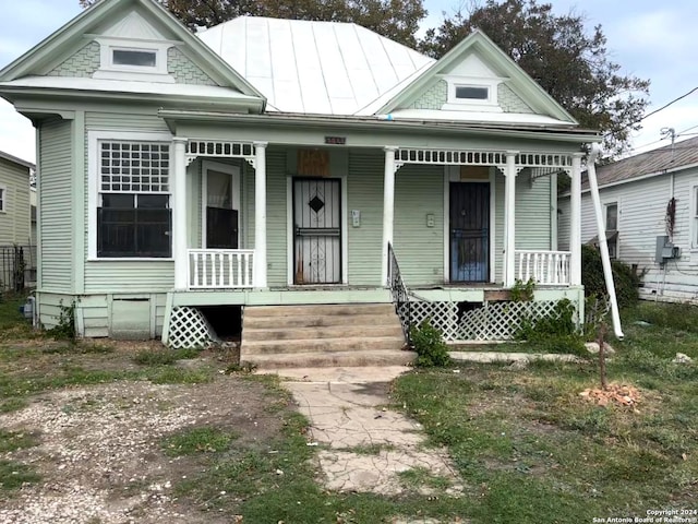 view of front of home featuring a porch