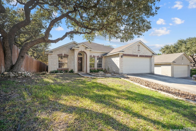 single story home with a front lawn