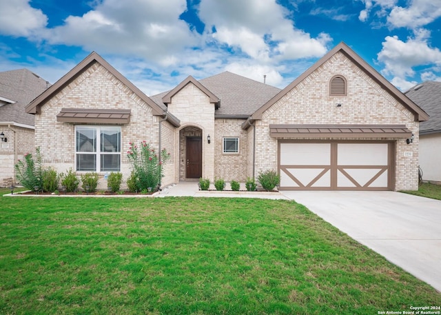 view of front facade featuring a garage and a front lawn