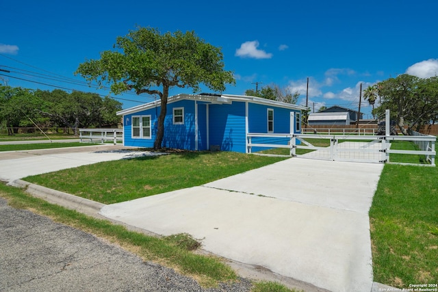 view of front of house with a front lawn