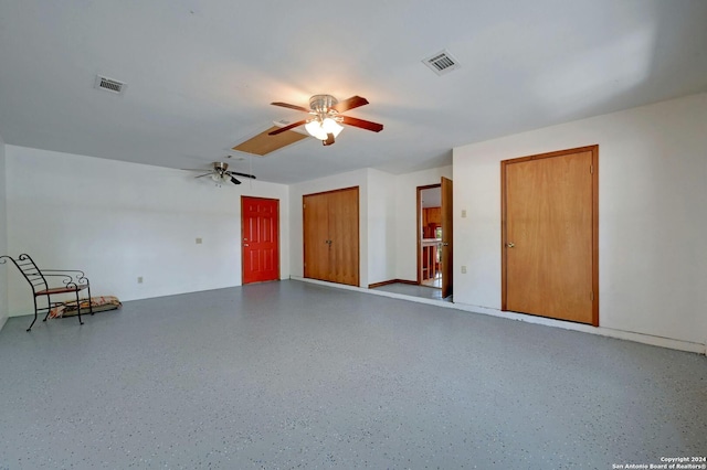 unfurnished room with ceiling fan