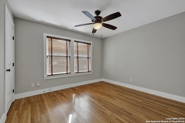 unfurnished room with wood-type flooring and ceiling fan