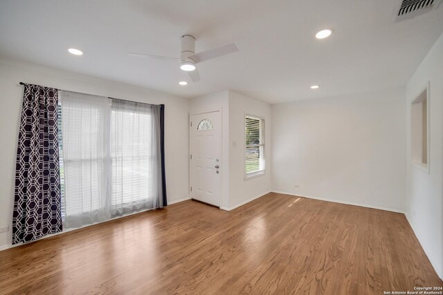 foyer featuring light hardwood / wood-style floors and ceiling fan