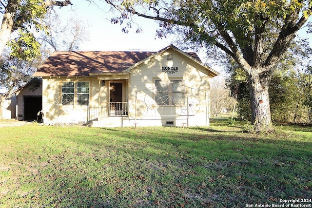 view of front facade with a front yard and a garage