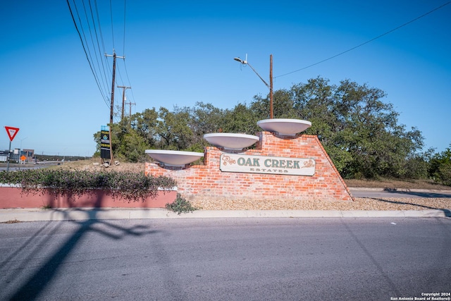 view of community / neighborhood sign