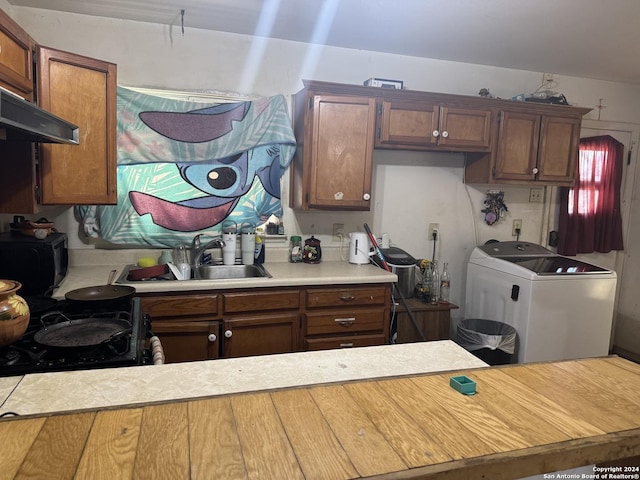 kitchen with sink and washer / clothes dryer