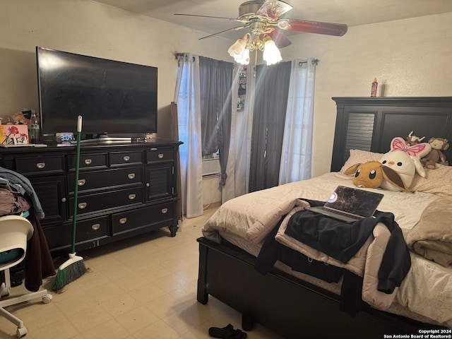 bedroom with ceiling fan