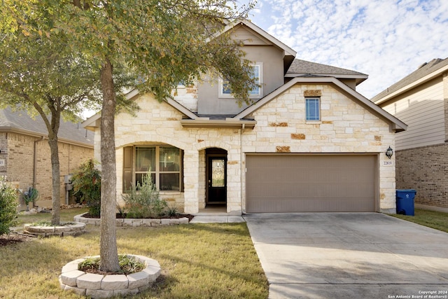 view of front of house featuring a front yard