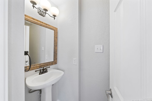 bathroom featuring sink