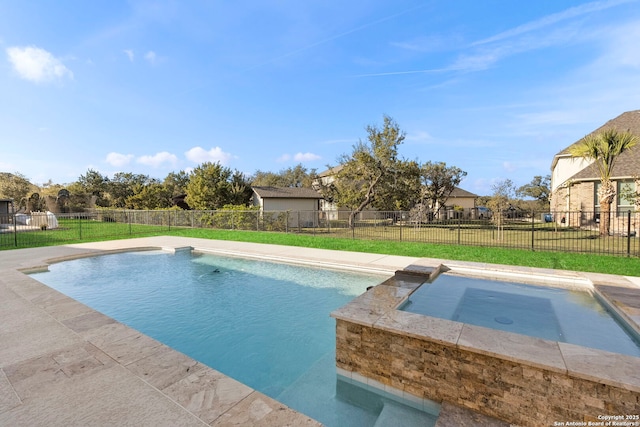 view of pool featuring a lawn and an in ground hot tub