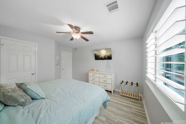 bedroom featuring light hardwood / wood-style floors and ceiling fan