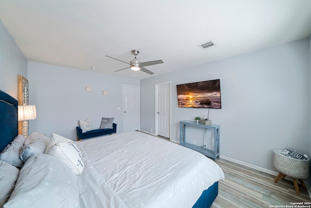 bedroom featuring light hardwood / wood-style floors and ceiling fan