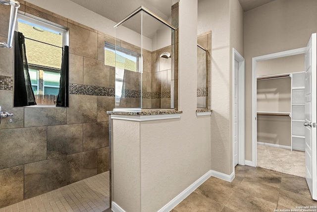 bathroom featuring tiled shower