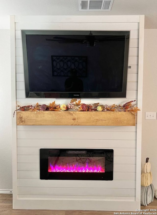 room details featuring hardwood / wood-style flooring