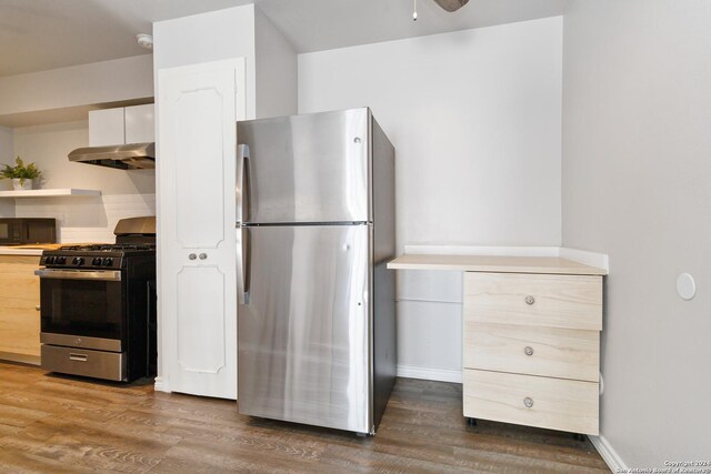 8038 Broadway Unit 225L, San Antonio, TX 78209 - kitchen featuring baseboards, stainless steel appliances, dark wood-type flooring, and under cabinet range hood