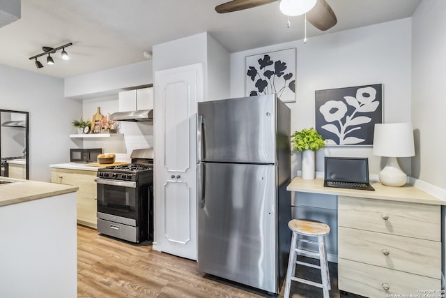 8038 Broadway Unit 225L, San Antonio, TX 78209 - kitchen with stainless steel appliances, under cabinet range hood, light wood-style flooring, ceiling fan, and light countertops