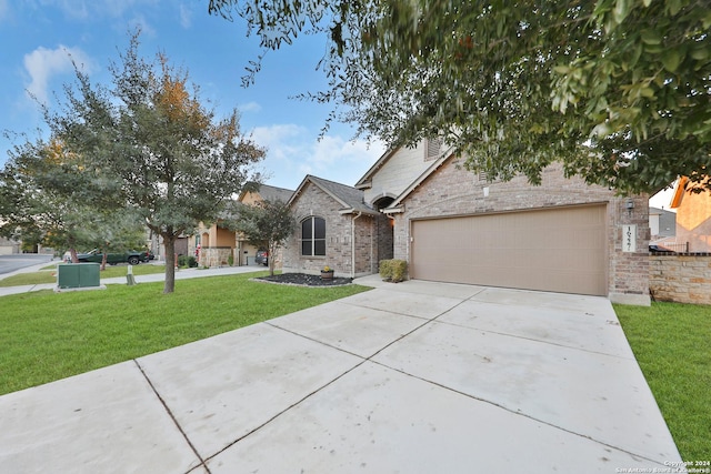 view of front facade featuring a garage and a front yard