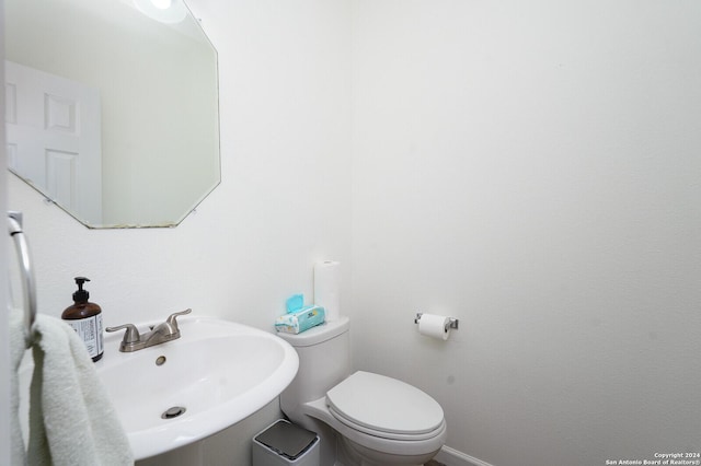 bathroom featuring toilet and sink