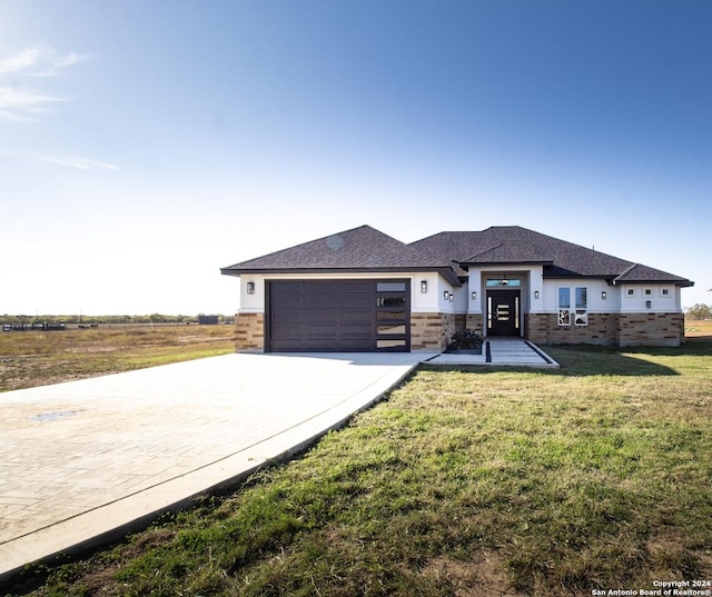 view of front of house featuring a garage and a front yard